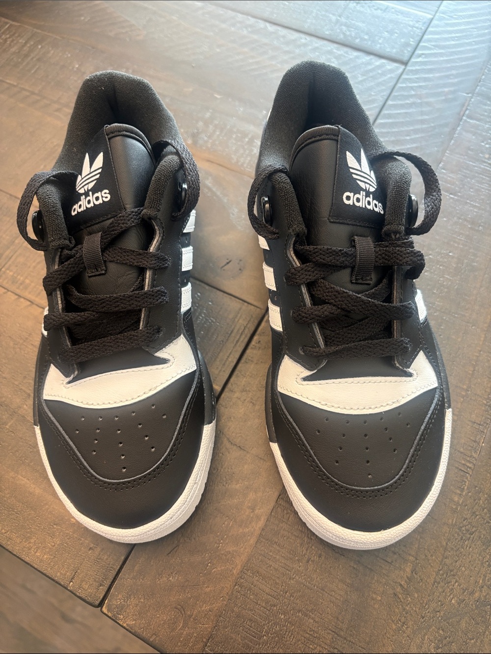 Adidas Rivalry Low boys size 4 brand new never worn
